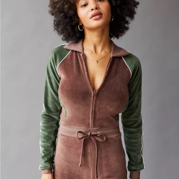 iets Fran’s Urban Outfitters Kristen Velour Romper, Size Small - Picture 1 of 8